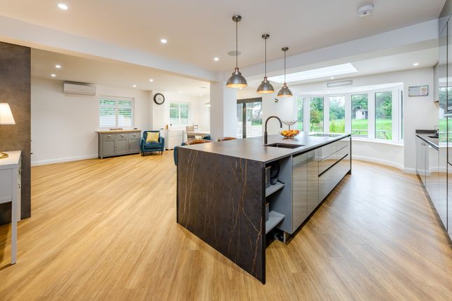 Robinwood, Furze Hill, Purley photo 3