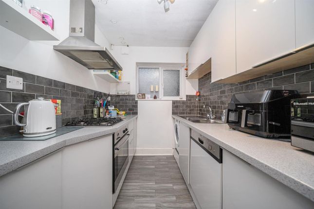 15 Canterbury Court, Battlefield Road, St. Albans photo 3