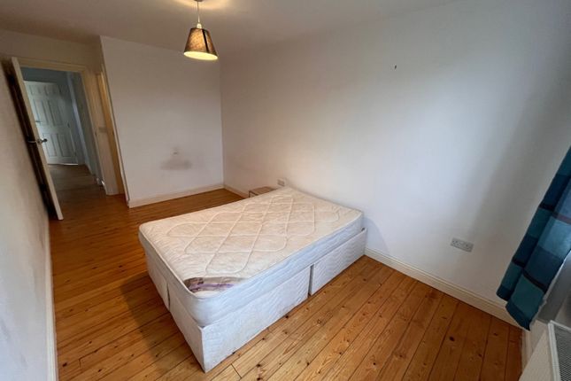 318b Pala Villa, 318, Spen Lane, Leeds photo 5