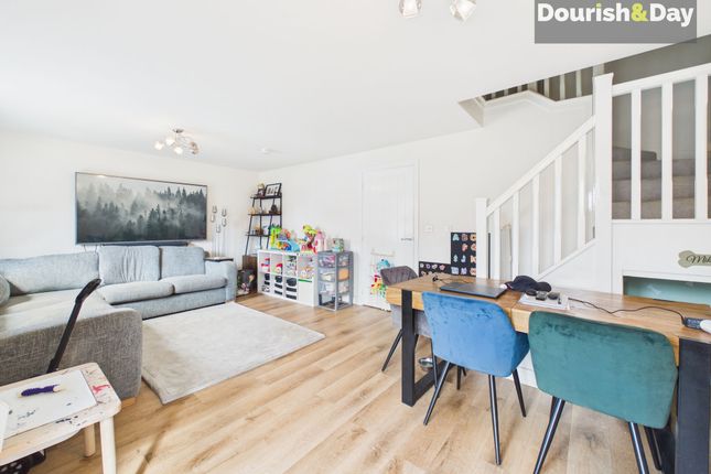 22 Harrow Place, Stafford photo 3