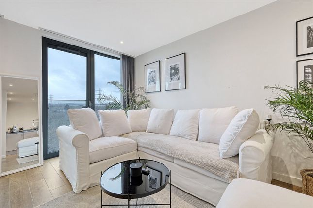 Flat for sale in Lapwing Heights, Waterside Way