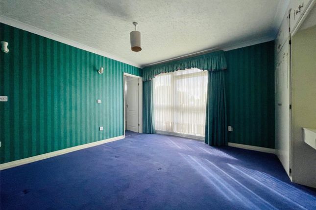 Flat for sale in Riverside Drive, Solihull, West Midlands
