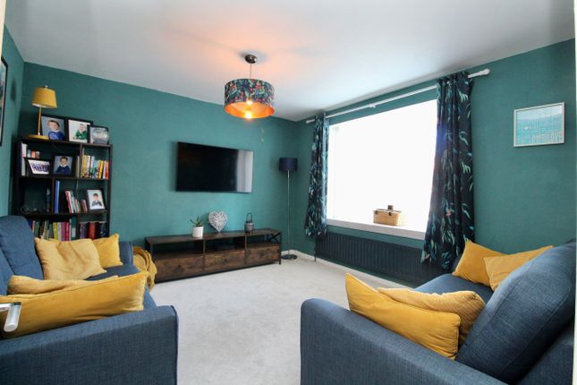 9, Hives Way, Lymington photo 4