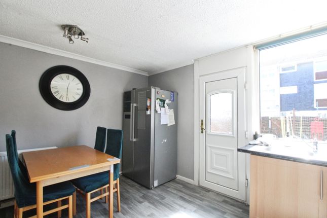 29, Wallbrae Road, Glasgow photo 4