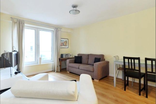 Flat to rent in Orient Wharf, 74 Wapping High Street, London