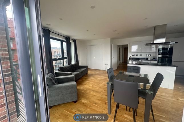 Flat to rent in Cityview Point, London