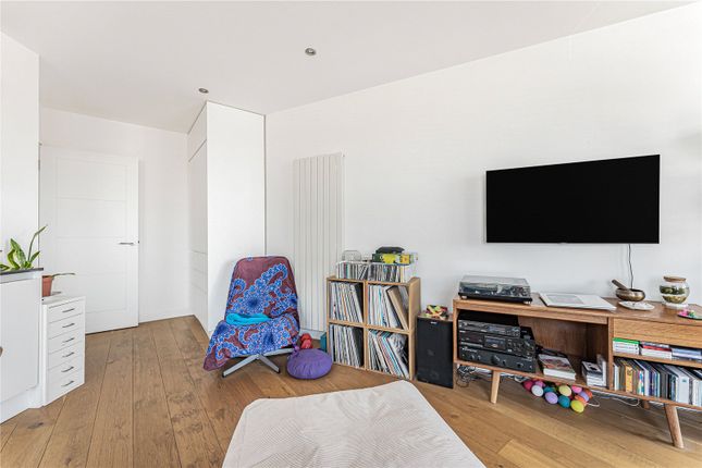 Apartment 507, Margerie Court, 5, Esker Place, London photo 4