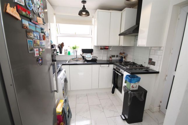 6, Andrew Close, Dartford photo 5