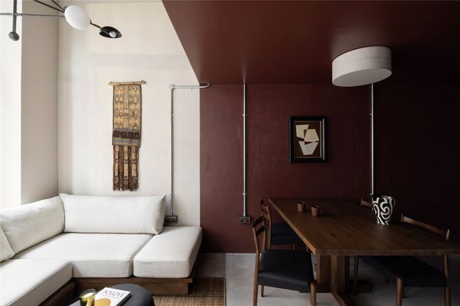 Flat 2, 2, Hare Marsh, London photo 2