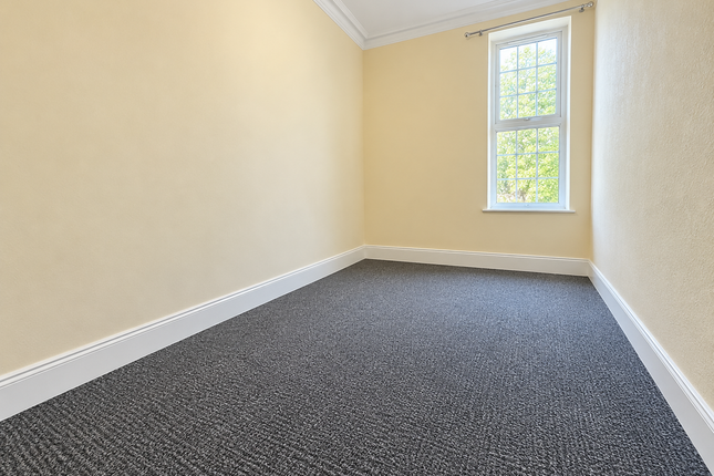Flat 2, 8 Clarendon Park Road, Leicester photo 2