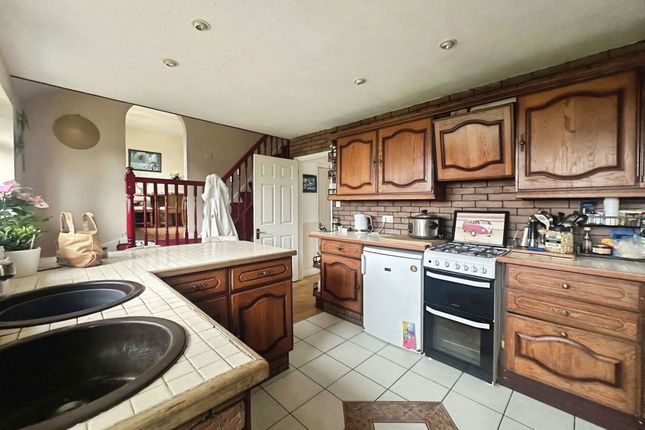 21 Hillview Road, Southampton photo 4