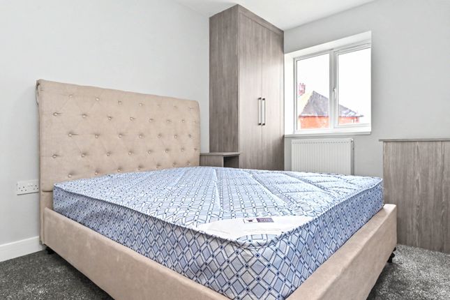Townhouse @ 2 Summerville, 2 Summerville Rd, Stoke-on-Trent photo 4