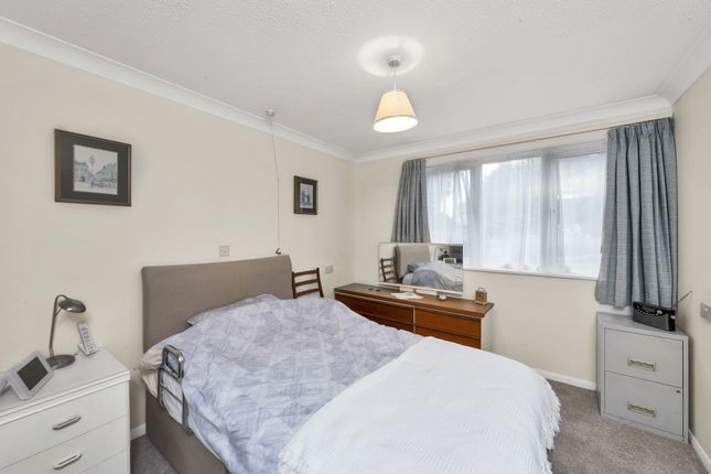 Flat for sale in Collingwood Court, Royston