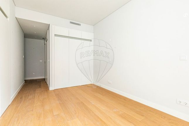 Apartment for sale in Street Name Upon Request, Lisboa, Arroios, Pt