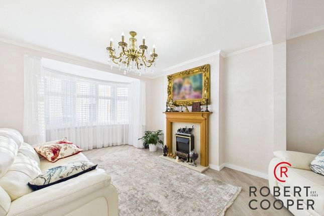 25, Eversley Crescent, Ruislip photo 4