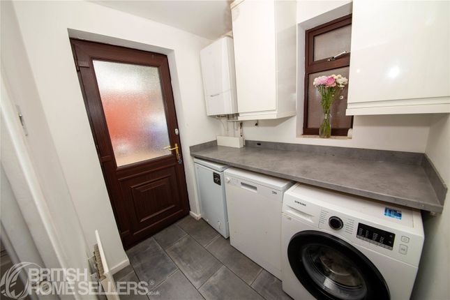 16, Castleview Grove, Staffordshire photo 4