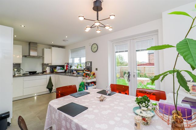 16, Miller Road, Featherstone photo 4