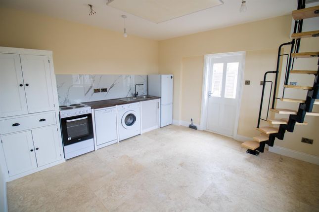 Thumbnail Flat to rent in Braintree Road, Sible Hedingham, Halstead