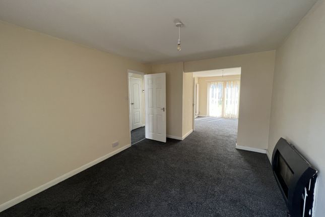 Semi-detached house to rent in Gilbert Close 7Pf, Leicester, Leicesterhire