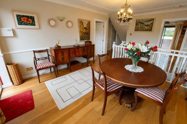 19, Y Dderwen, Maesteg photo 4