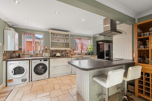 27 Waterloo Drive, Bourne photo 2