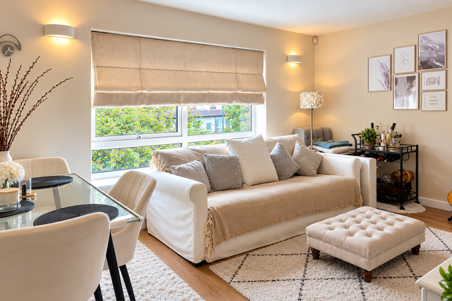 Flat 7, 45 Sunningfields Road, London photo 2