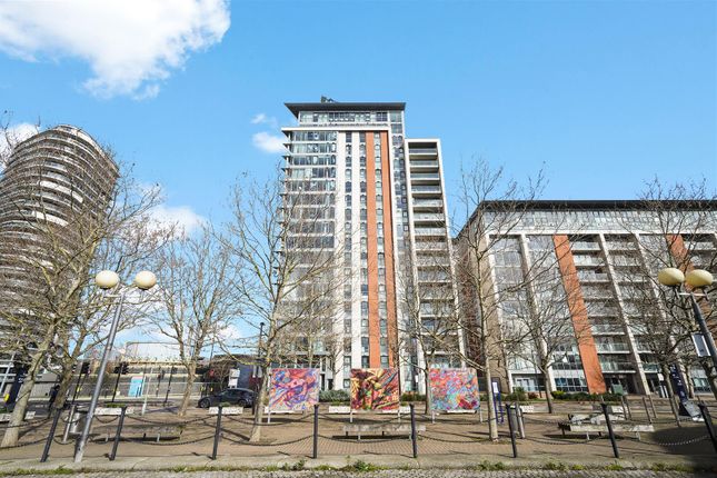 8, Alaska Apartments, 22 Western Gateway, London photo 3