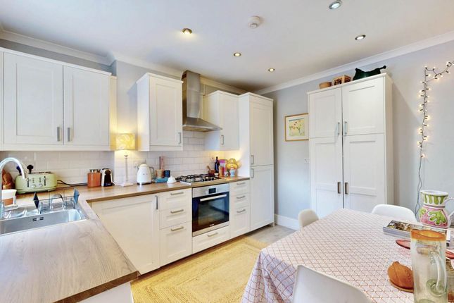 22b, Harberton Road, London photo 4