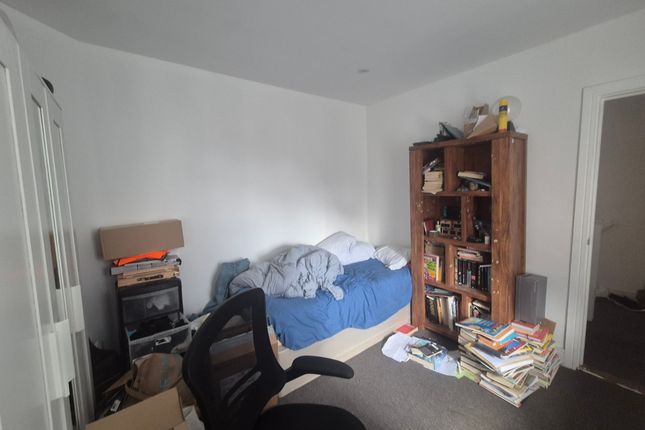 29, Kingsley Gardens, Chingford photo 4