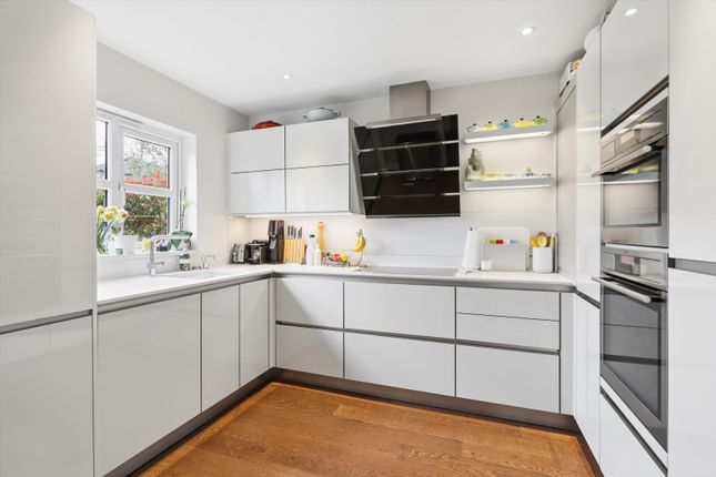 39, Princes Road, Weybridge photo 4