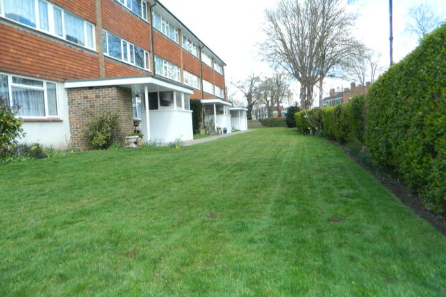 Flat to rent in High Street, Shepperton