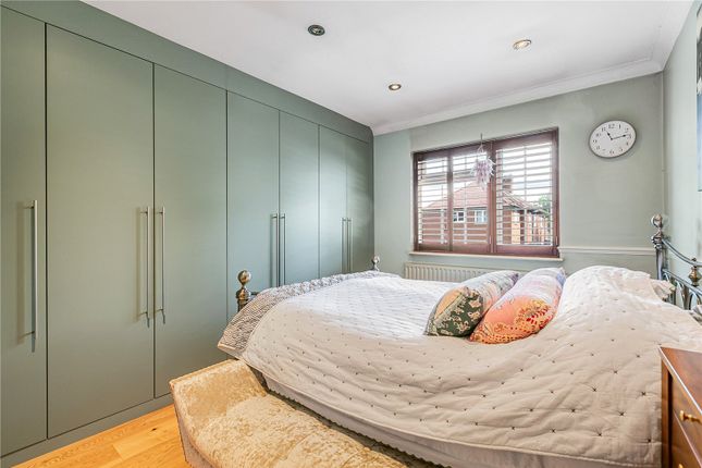 1, Mill Farm Crescent, Hounslow photo 4