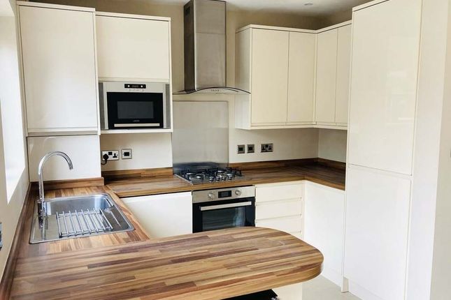 87, Axholme Avenue, Edgware photo 4
