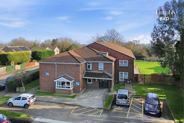 1-bed flat on Restway Court,Flat 3, Danescourt Way, Cardiff, £100,000