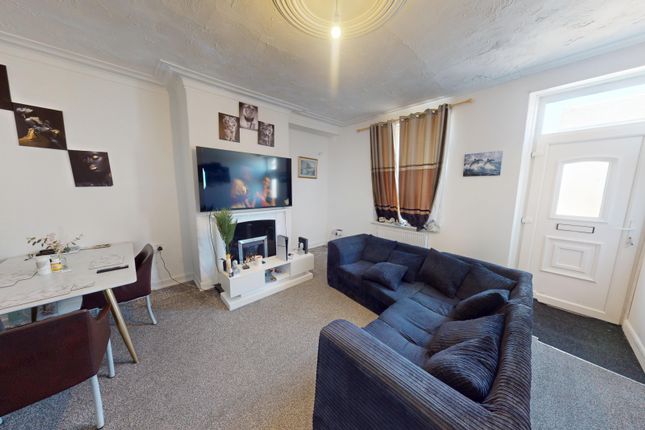 226, Cutler Heights Lane, Bradford photo 2