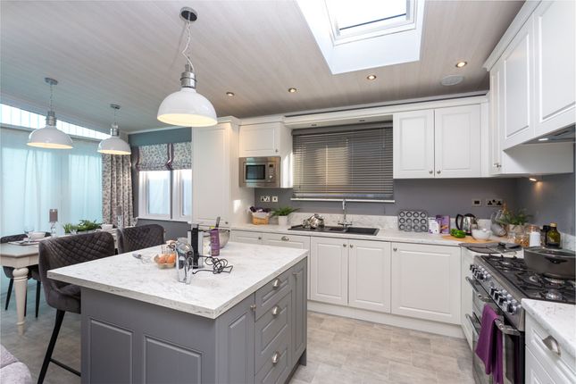 Mobile/park home for sale in Aberconwy Park &amp; Spa, Aberconwy Park, Aberconwy, Conwy