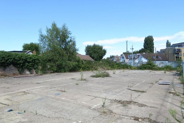 Land to let in Willow Avenue, Uxbridge, Greater London