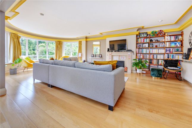 Flat for sale in View Road, London