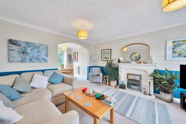 3 Armingford Crescent, Royston photo 3