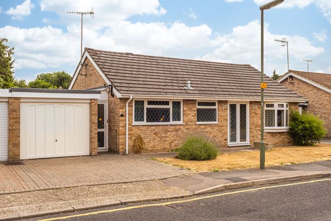 31 Longbridge Road, Horley photo 2