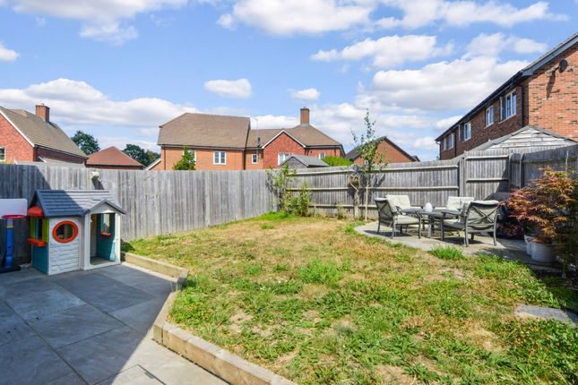 3 Weald View, Cranleigh photo 4