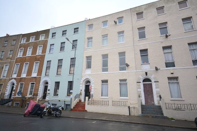 Thumbnail Flat to rent in Union Crescent, Margate