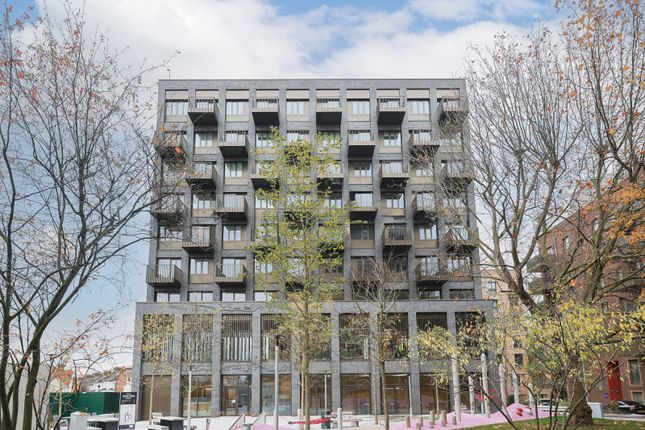 Flat for sale in St John’S Hill, Clapham