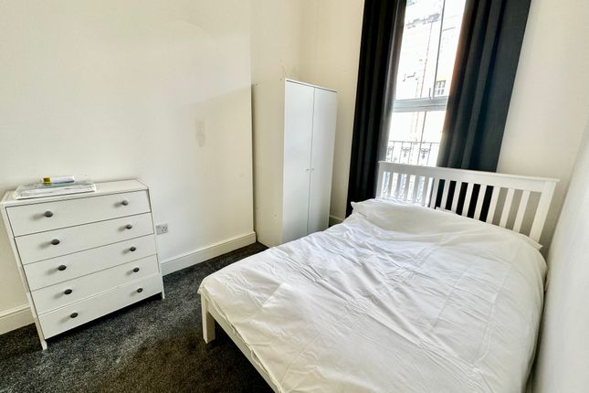 Flat to rent in Eversholt Street, London