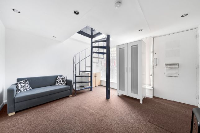 Studio to rent in Greyhound Road, London