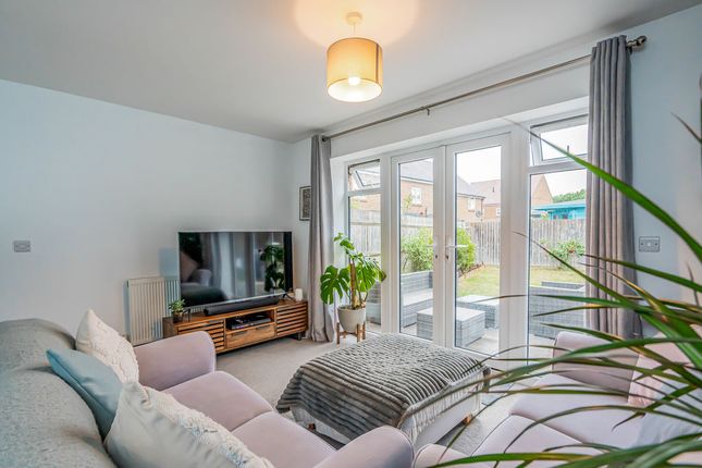 23, Patricia Way, Chichester photo 3