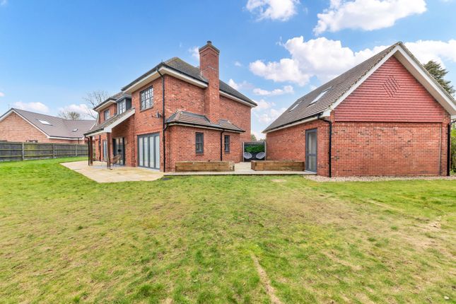 90 Green Drift, Royston photo 4