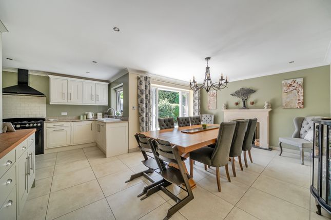 Brambles, Briar Glen, Cookham, Maidenhead photo 3