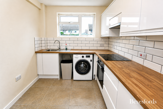 19, Frances Gardens, South Ockendon photo 4