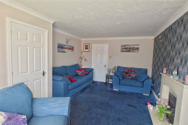 6, Midgley Drive, Rochdale photo 3